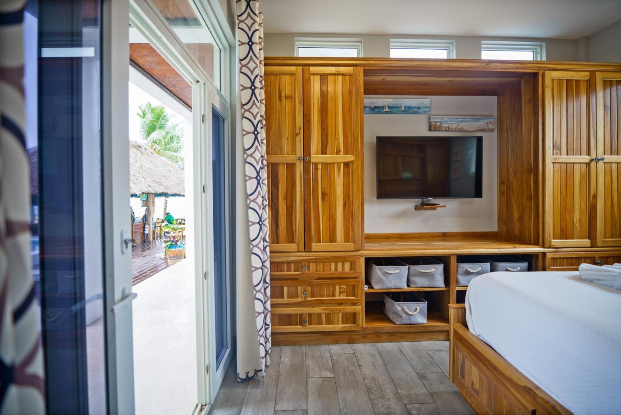 Ocean Breeze Hotel Placencia Exterior photo